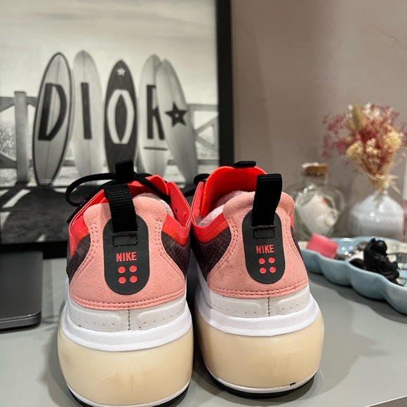 Nike Air Max running shoes - Size 8.5 women - Picture 3 of 4